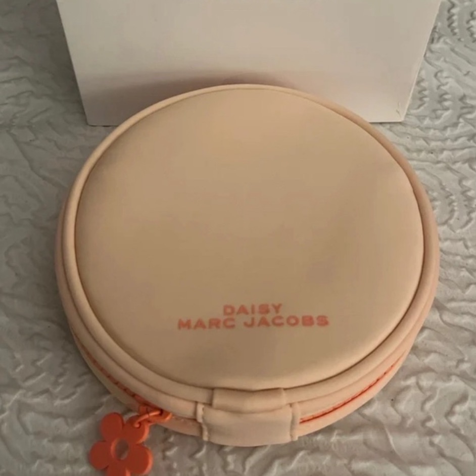 Marc Jacobs Daisy Pouch Marc Jacobs Daisy Pouch
